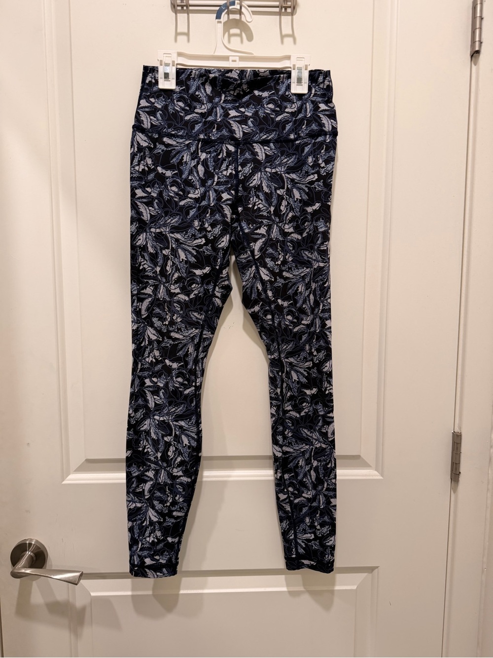 Lululemon Athletica Active
Leggings Size 6 Blue
Patterned
